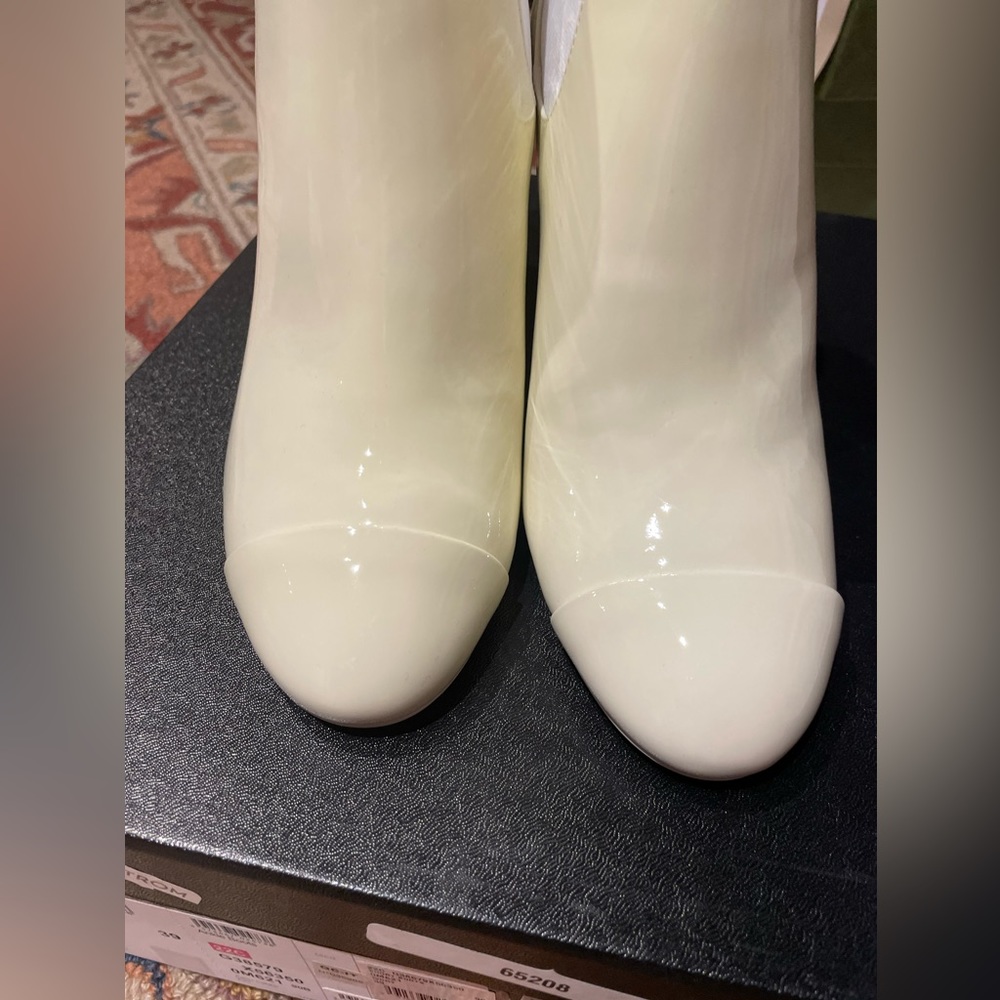 ❌SOLD OUT❌Chanel Cream Booties size 39 - Picture 3 of 11